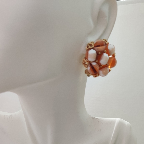 Vintage Cream and Lucite Wired Beads Cluster Earrings EUC - Picture 4 of 10